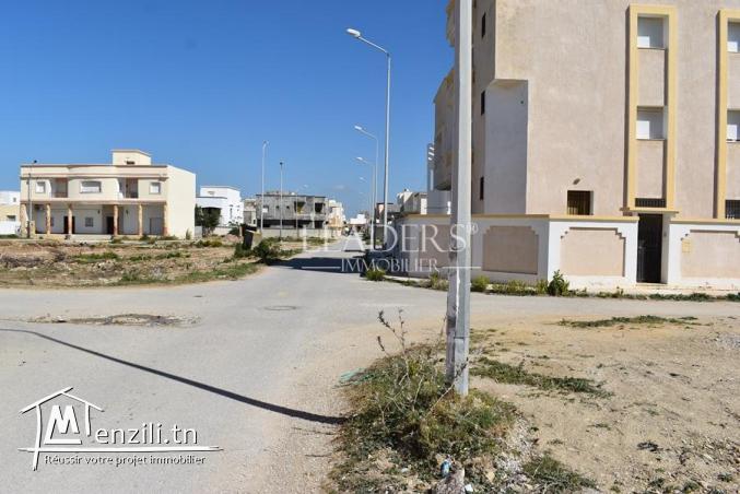 Terrain sur deux façades a vendre