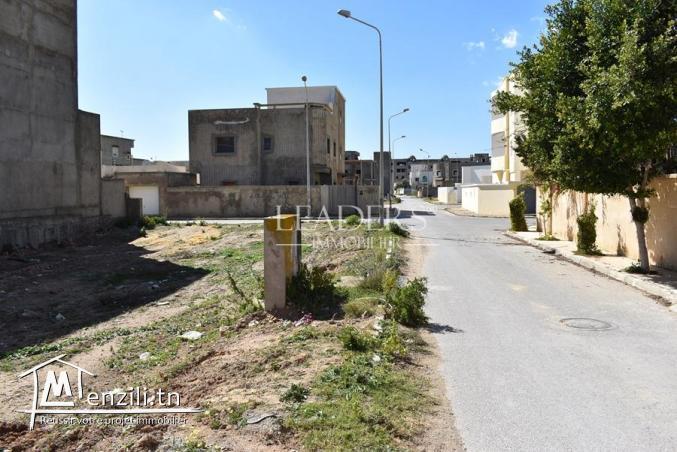 Terrain sur deux façades a vendre