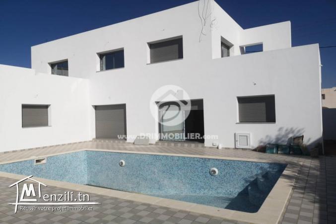 Superbe villa avec piscine en cours de finition