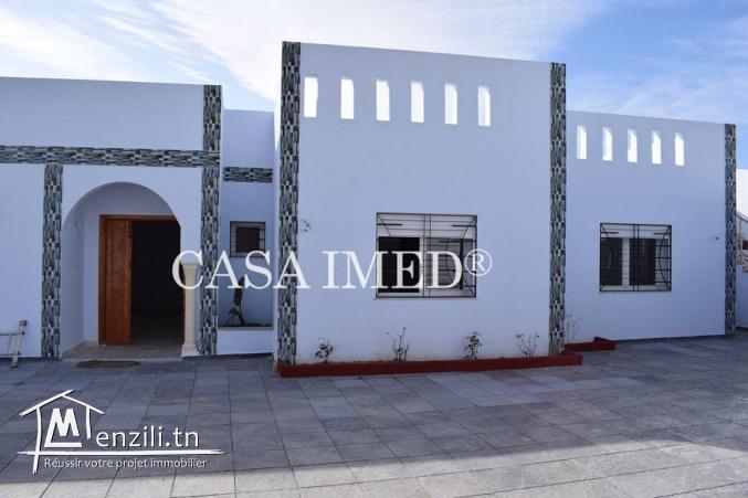 superbe villa a vendre avec jardin dans un zone calme 