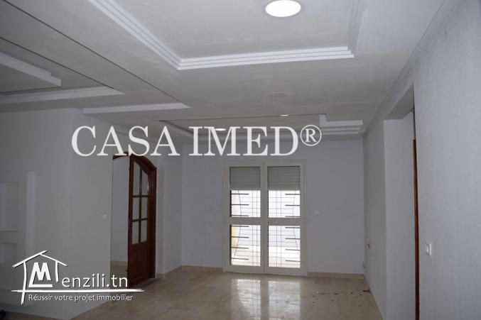 superbe villa a vendre avec jardin dans un zone calme 