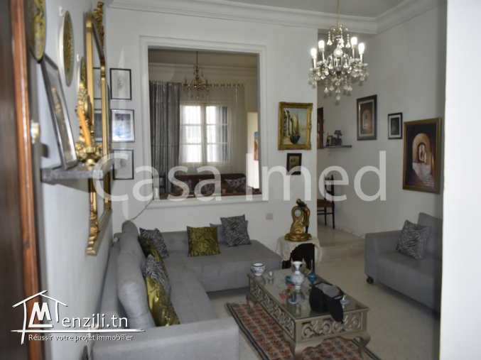 une grande villa située  à bouchoucha