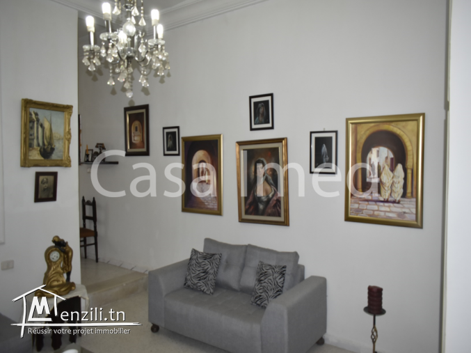 une grande villa située  à bouchoucha