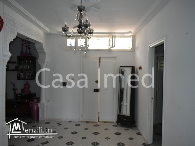 une maison avec terrain