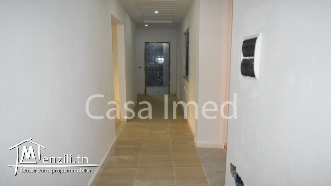 maison + café + deux locaux commerciaux) à manouba gobea