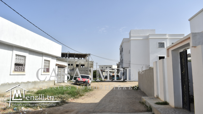 un beau terrain de 176 m2  à manouba