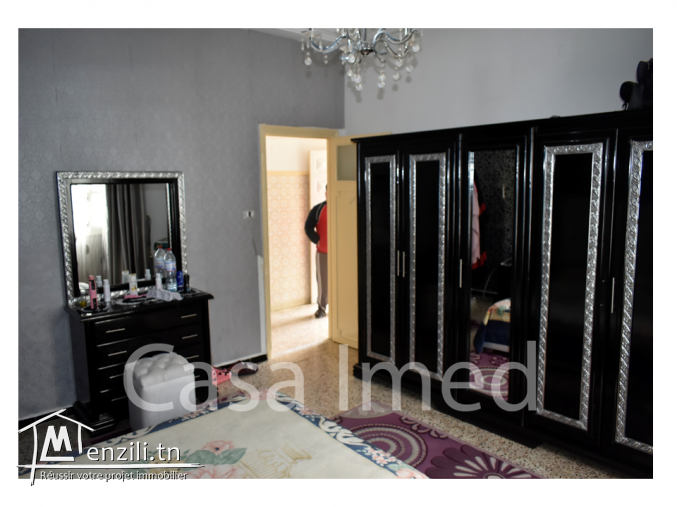 une villa de 1000m²  à Mnouba