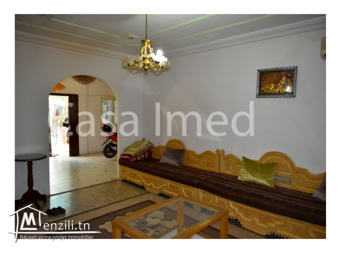 une villa de 1000m²  à Mnouba