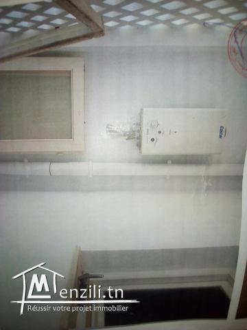 un bel studio avec une grande chambre â couché