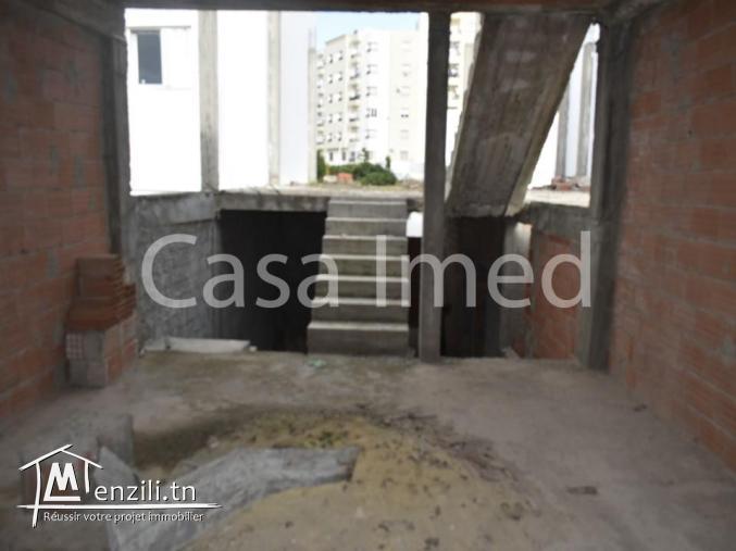 un triplex  inachevé aux jardin d’el menzah 2