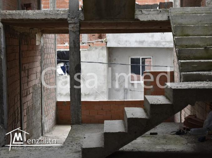 un triplex  inachevé aux jardin d’el menzah 2