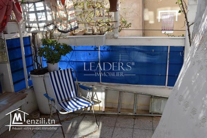 un #appartement S+2 de 80 m² occupe le 1er étage