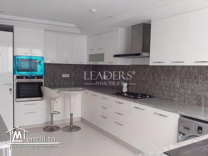 une maison au RDC avec garage située à Hammamet (10 mn de centre ville).