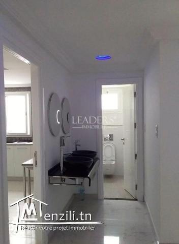 une maison au RDC avec garage située à Hammamet (10 mn de centre ville).