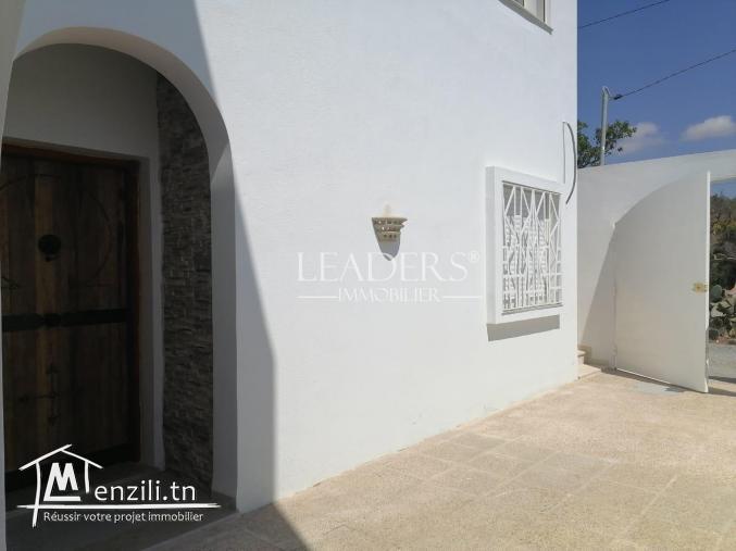 une belle villa avec piscine vue de mer