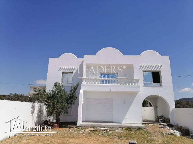 une belle villa avec piscine vue de mer
