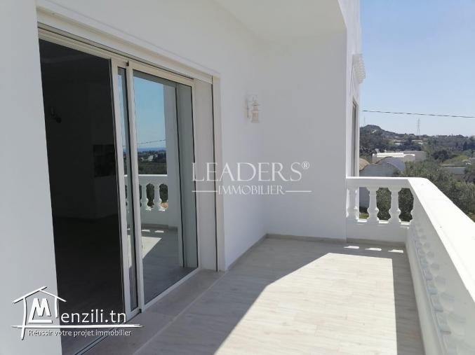 une belle villa avec piscine vue de mer