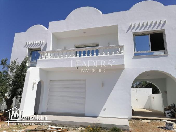 une belle villa avec piscine vue de mer