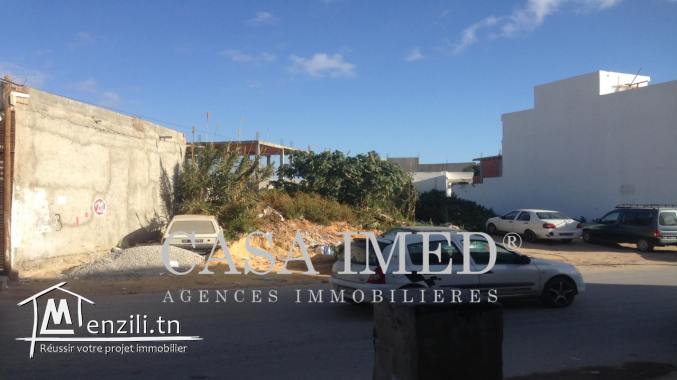un beau terrain de 200 m2 à manouba