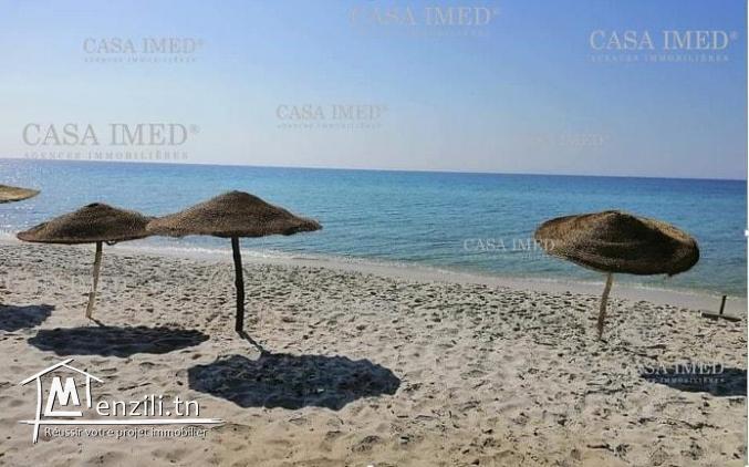 أرض قريبة للبحر