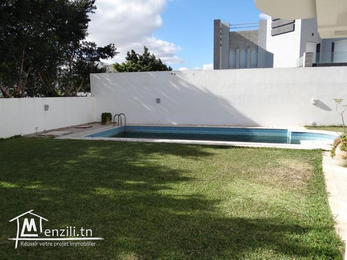Villa richement meublée avec piscine