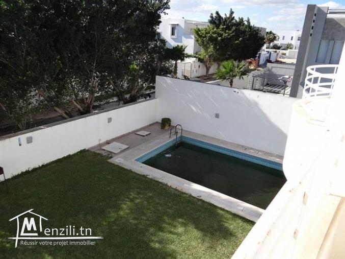 Villa richement meublée avec piscine