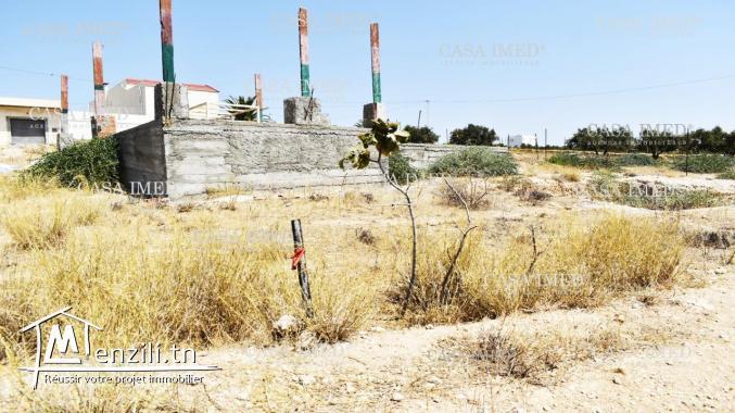 un terrain de 253 m2 a Oued Ellil