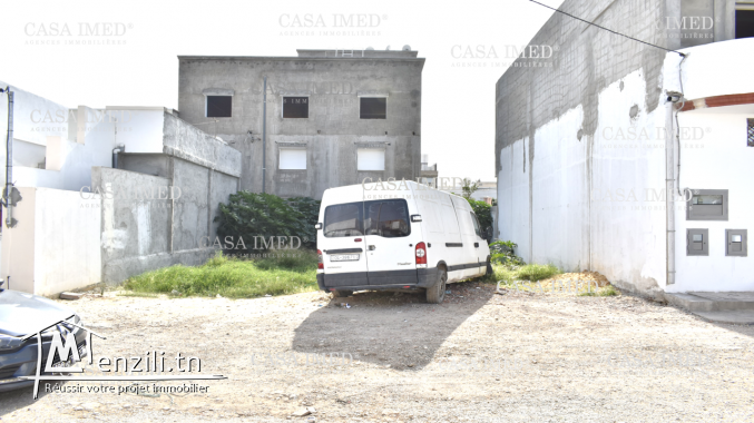 terrain de 176 m2  à manouba près magasin Aziza