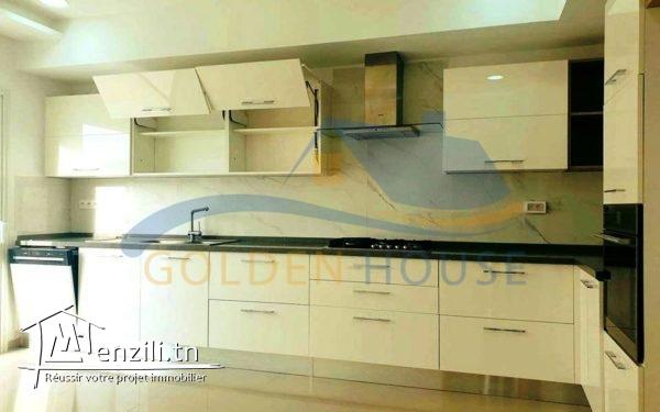 Duplex avec piscine tout neuf à La Marsa