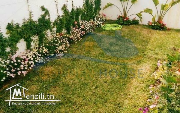 Duplex avec piscine tout neuf à La Marsa