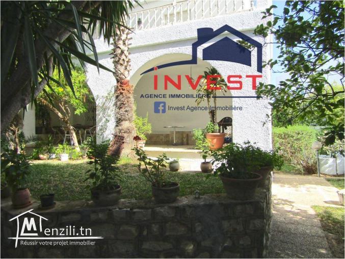 Villa avec piscine à Cité les pins