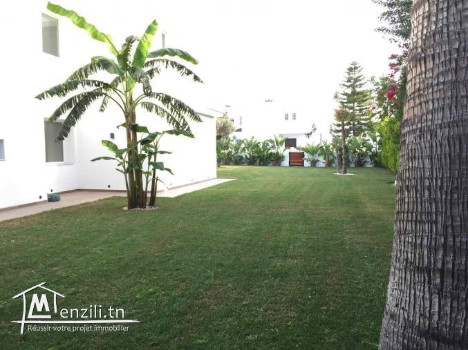 À louer une luxueuse villa S+5  pour les vacances à Yassmine hammamet