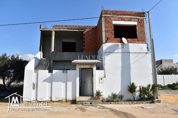 AV Une  belle maison avec un étage inachevé