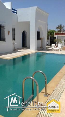 À louer une villa avec piscine à Aghir