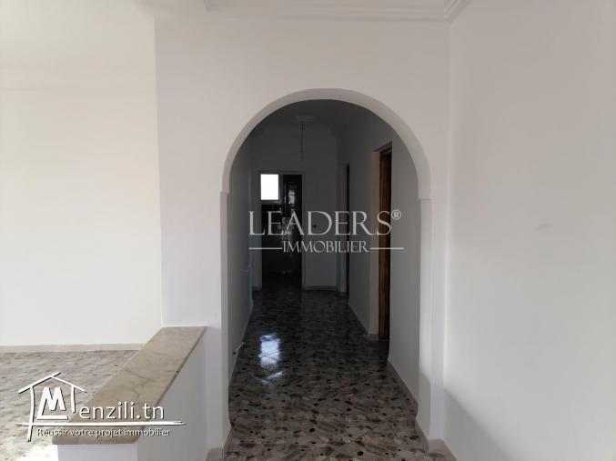 une maison au RDC avec garage située à Hammamet