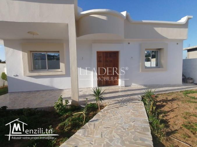 une maison au RDC avec garage située à Hammamet