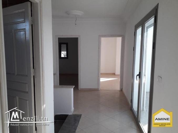A vendre villa avec piscine zone urbaine Djerba Midoun