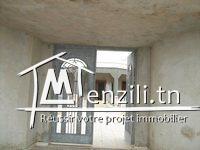 Belle villa inachevèe  rez-de-chaussée d'architecture moderne