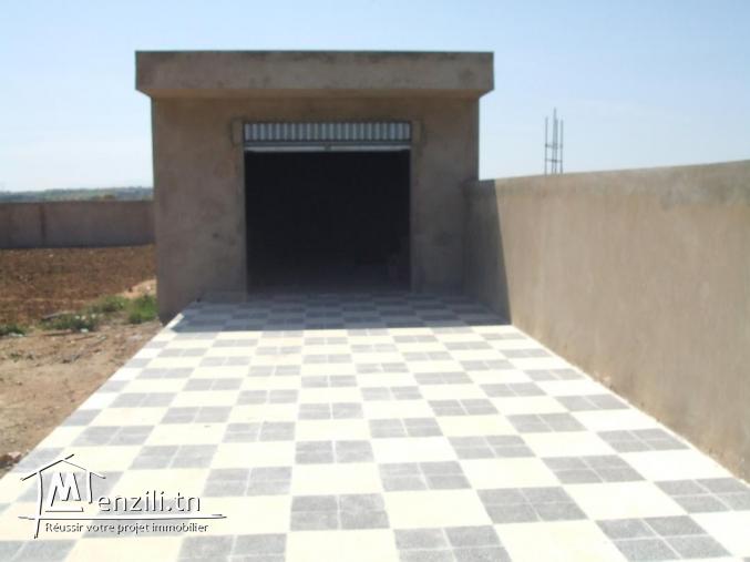 Belle villa inachevèe  rez-de-chaussée d'architecture moderne