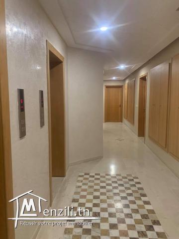 À vendre un joli appartement S+2 Très Haut Standing dans une belle résidence à l'aouina