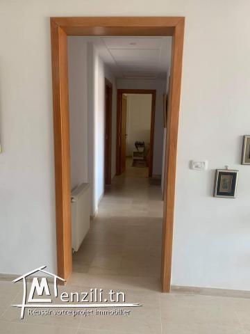 À vendre un joli appartement S+2 Très Haut Standing dans une belle résidence à l'aouina