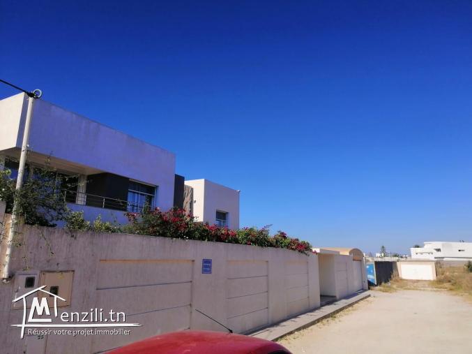 Beau terrain de 728m avec titre individuel