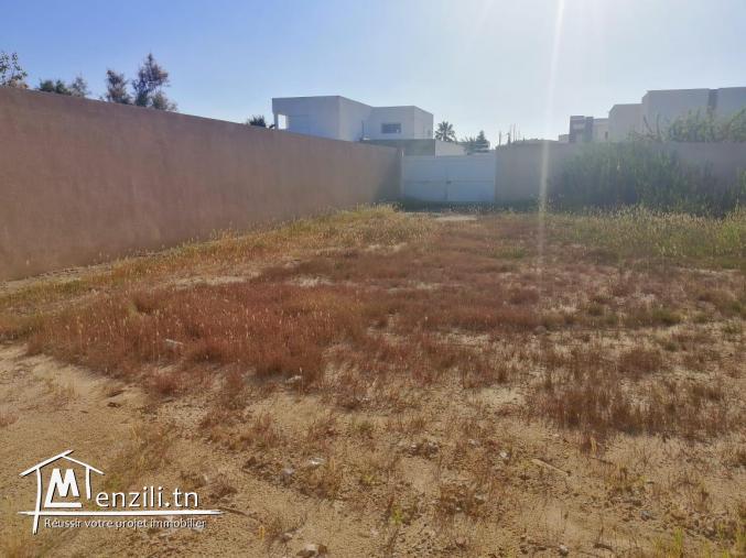 Beau terrain de 728m avec titre individuel