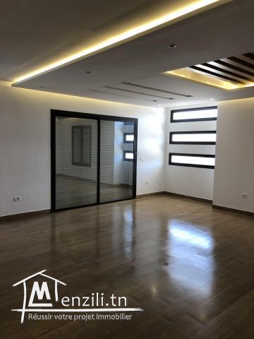 Pied dans l'eau, à Beni Khiar, Villa Neuve