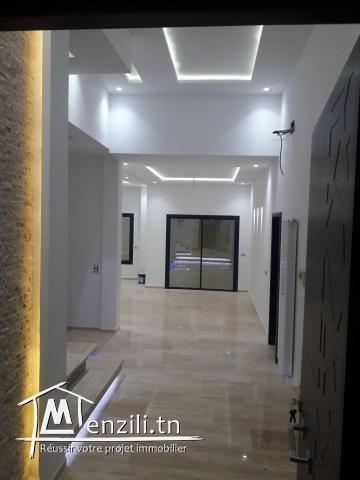 Villa Neuf Chic et Moderne avec piscine à La Soukra