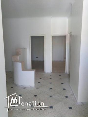 etage de villa titré avec garage.