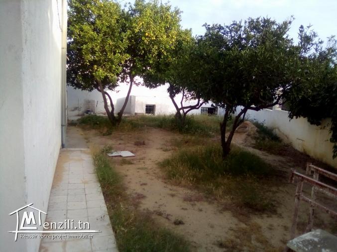 Villa au coin rdc cite Romana