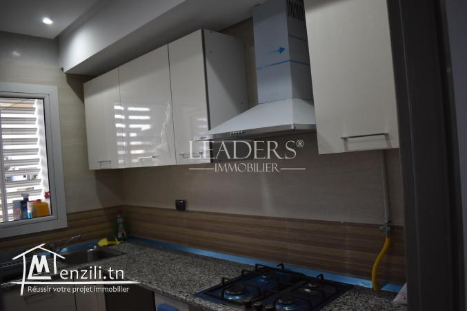 appartement s+1 avec jardin  occupe le RDC d’une  résidence gardée avec piscine