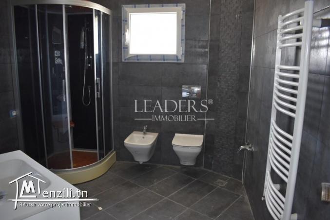 une magnifique villa haut standing avec jardin  dans un emplacement stratégique a Borj Cedria.