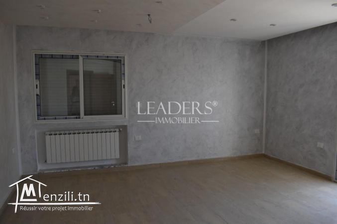 une magnifique villa haut standing avec jardin  dans un emplacement stratégique a Borj Cedria.